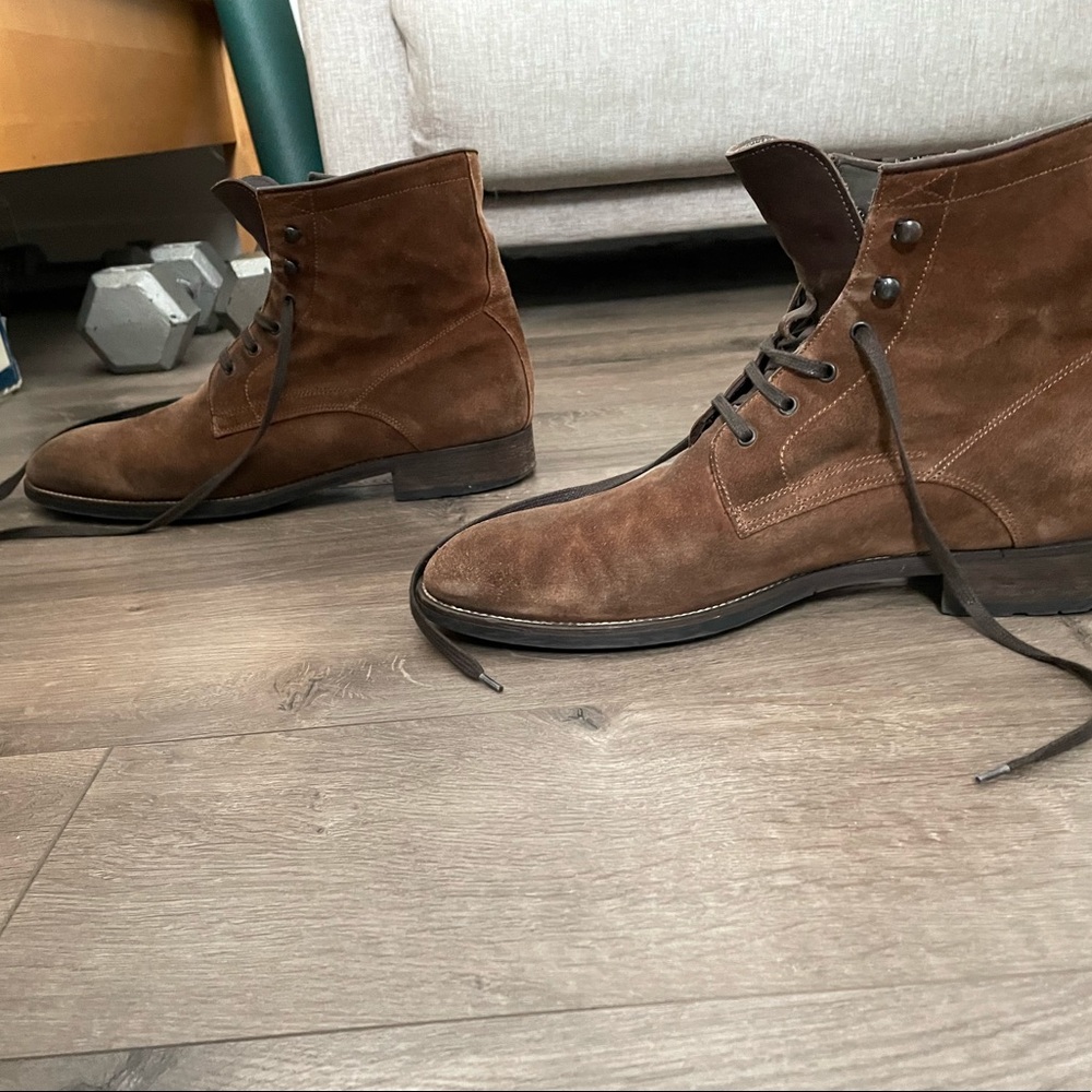 Size 12 Men’s Brown Suede Boot. Excellent condition.
